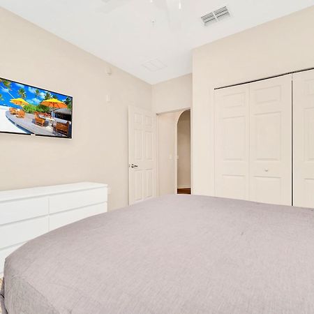 Bright & Modern 2Br Condo With Pool & Hot Tub, Near Disney! Orlando Bagian luar foto