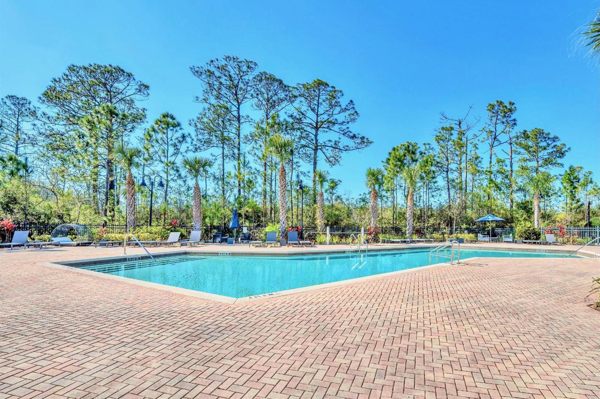 Bright & Modern 2Br Condo With Pool & Hot Tub, Near Disney! Orlando Bagian luar foto
