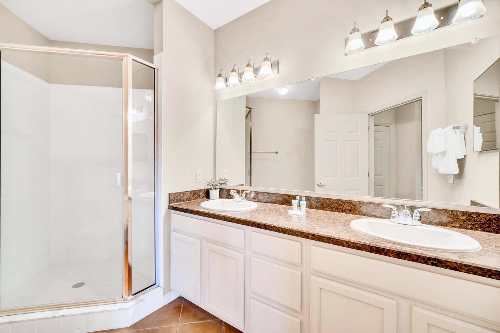 Bright & Modern 2Br Condo With Pool & Hot Tub, Near Disney! Orlando Bagian luar foto