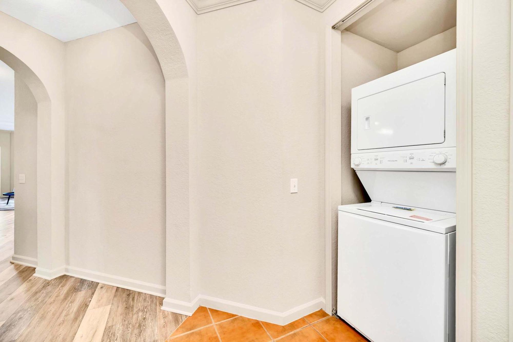 Bright & Modern 2Br Condo With Pool & Hot Tub, Near Disney! Orlando Bagian luar foto